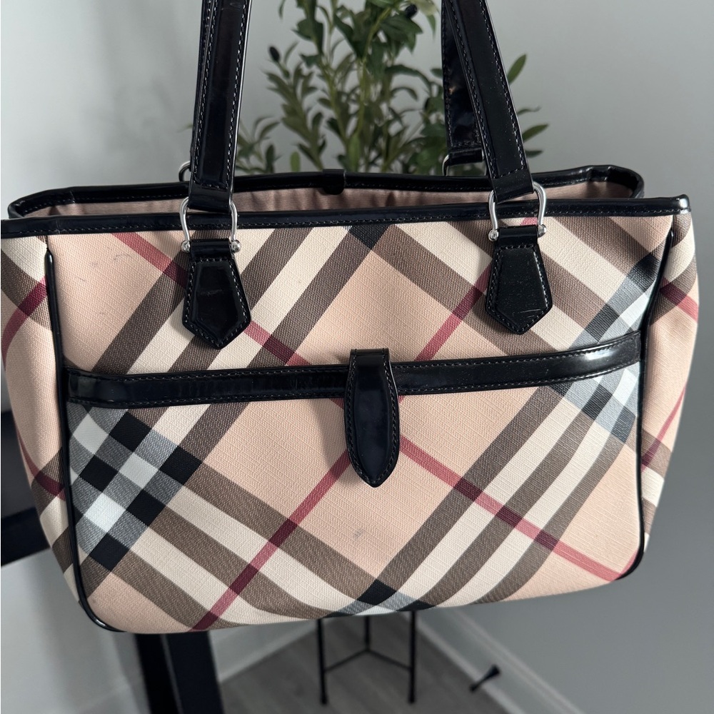 Elegant Checkered Tote with Black Accents - Picture 2 of 7